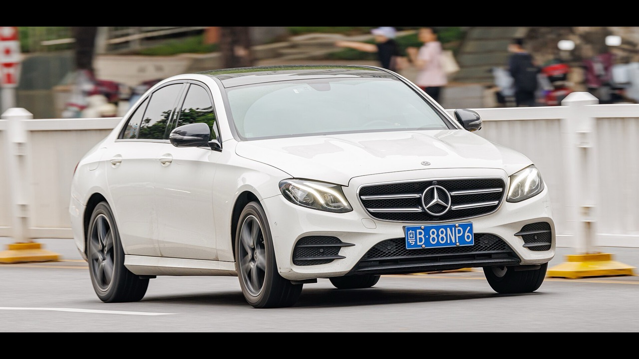 Люкс седан — Mercedes-Benz E-Class, BMW 5 Series
